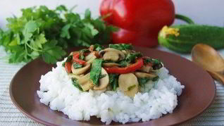 Рис с грибами, шпинатом и сладким перцем