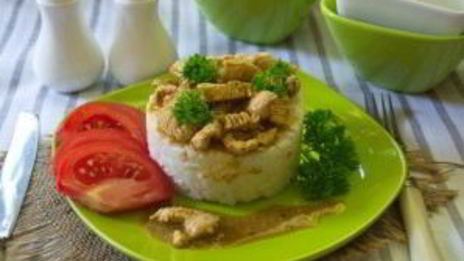 рис с курицей под соусом