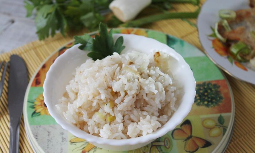 Рецепт риса с луком на гарнир