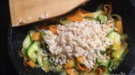 рис с морковкой, цуккини и апельсином