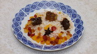 Рис с персиком и сухофруктами