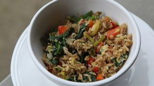 Рис, зажаренный с овощами и яйцом