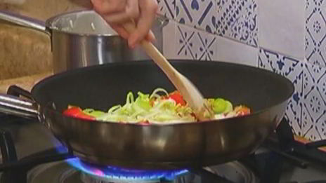 рис, зажаренный с овощами и яйцом