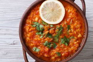 Тушеная чечевица с овощами