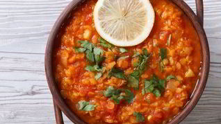 Тушеная чечевица с овощами