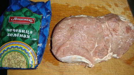 зеленая чечевица с тушеным мясом