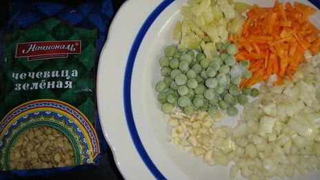 зеленая чечевица с тушеным мясом