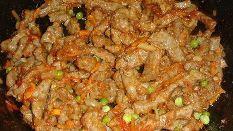 зеленая чечевица с тушеным мясом