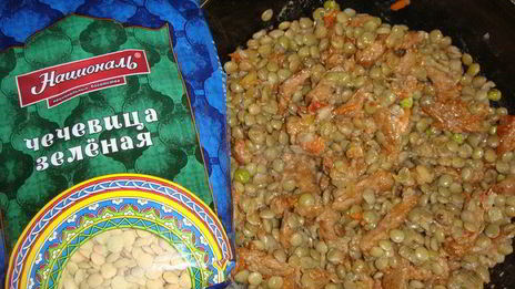 зеленая чечевица с тушеным мясом