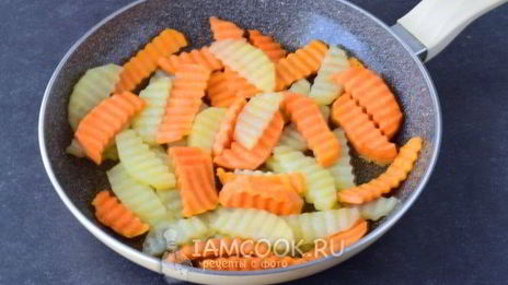 жареная картошка с грибами и луком