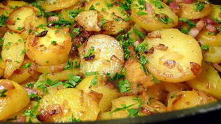 Жареный картофель с беконом