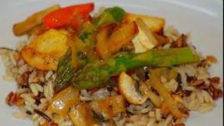 Жареный рис с тофу и спаржей