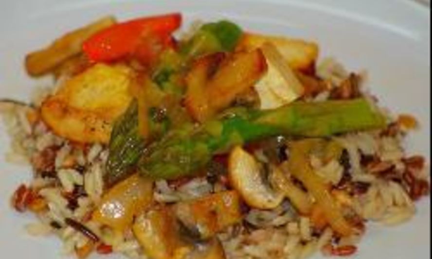 Рецепт жареного риса с тофу и спаржей