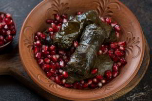 Азербайджанская долма с зернами граната