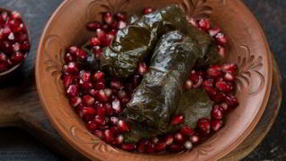 Азербайджанская долма с зернами граната