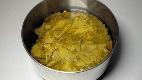 долма из баранины и булгура под мятным соусом