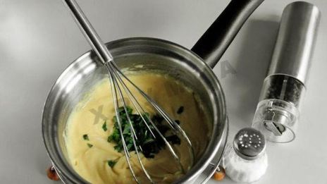 долма из баранины и булгура под мятным соусом