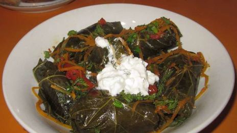 долма из маринованных листьев