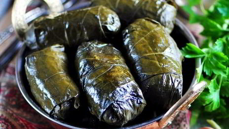 долма из маринованных виноградных листьев