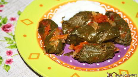 долма из маринованых виноградных листьев с говядиной