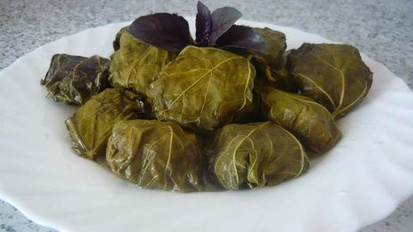 долма из свежих виноградных листьев