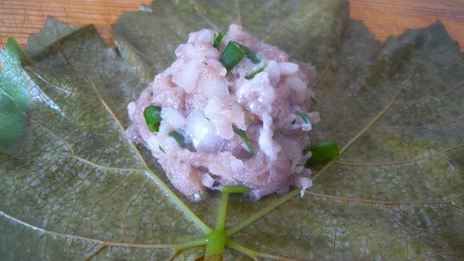 долма из свежих виноградных листьев