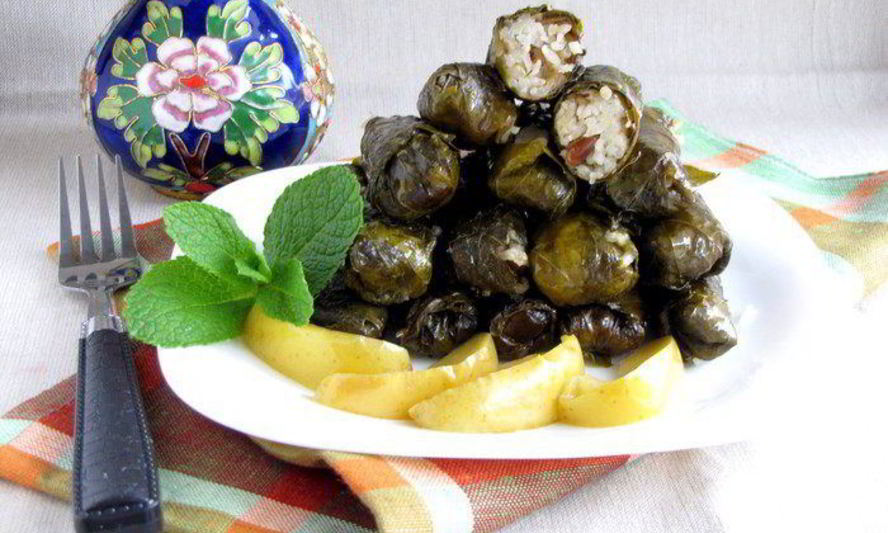 Рецепт долмы с рисом, изюмом и кедровыми орешками