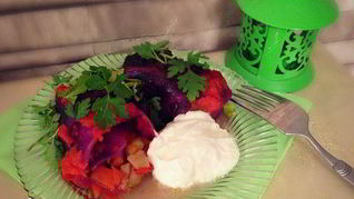 Голубцы из краснокочанной капусты с овощной начинкой