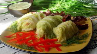 Голубцы на листьях пекинской капусты