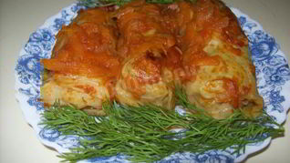 Голубцы в томатном сметанном соусе в духовке