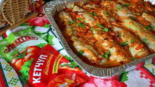 Запеченные голубцы в кетчупе и сметане