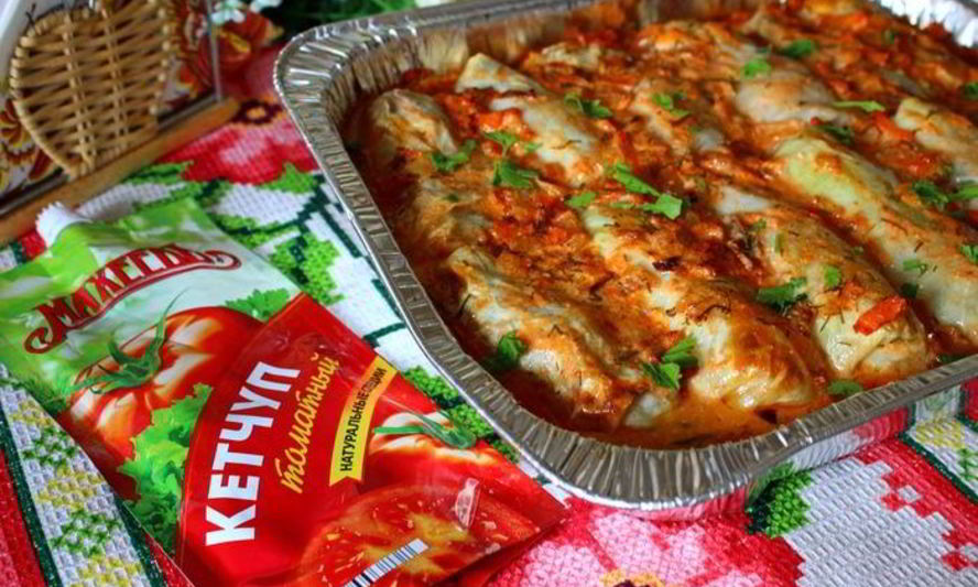 Рецепт запеченных голубцов в кетчупе и сметане