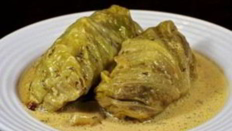 запеченные голубцы в сметанном соусе