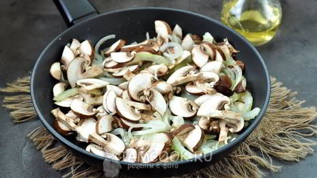 гречневая лапша с креветками и овощами