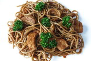 Гречневая лапша со свининой