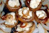Грибы на гриле, с луком и сыром Горгондзола