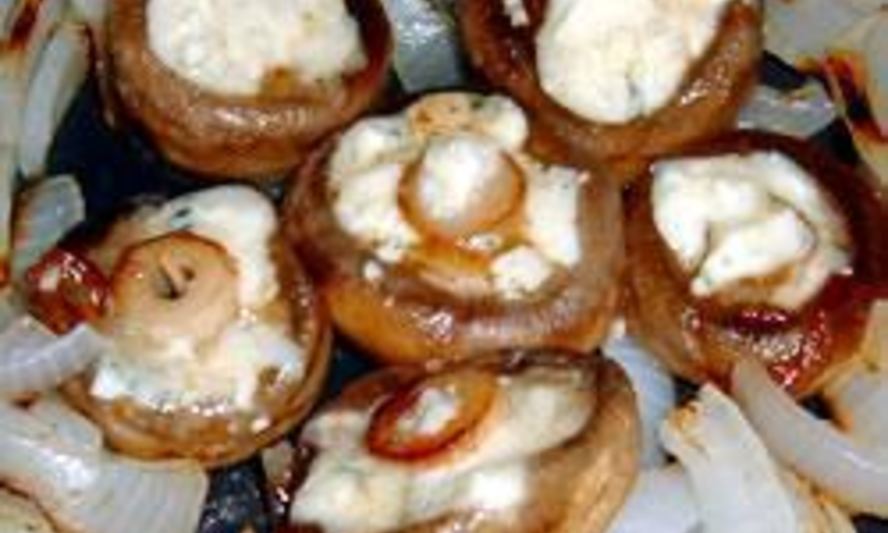Рецепт грибов на гриле, с луком и сыром горгондзола
