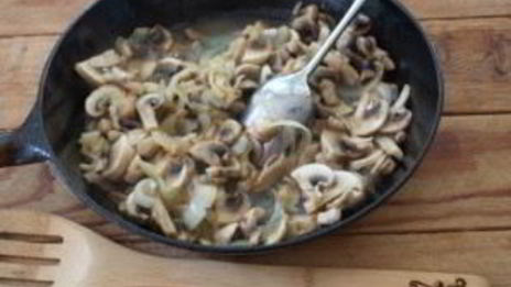 грибы под соусом