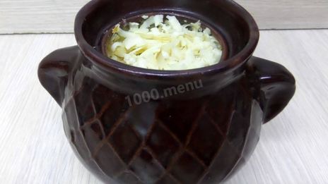 грибы в горшочках с сыром луком курицей