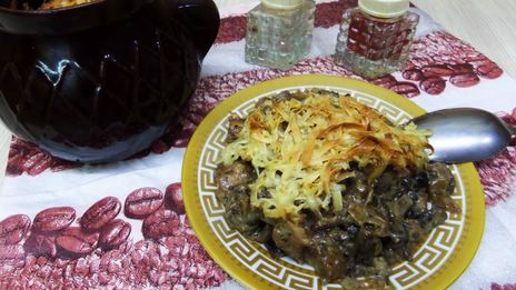 грибы в горшочках с сыром луком курицей