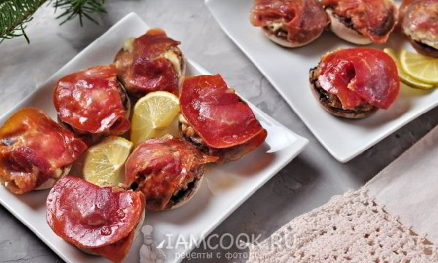 Рецепт шампиньонов, фаршированных ветчиной и сыром, в духовке