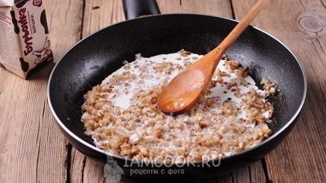 шампиньоны, фаршированные ветчиной и сыром, в духовке