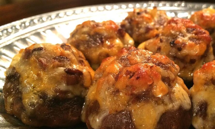Рецепт шампиньонов с начинкой из бекона и сыра