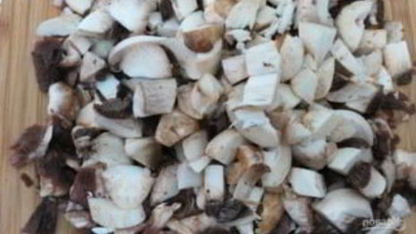 шампиньоны с перепелиными яйцами в микроволновке