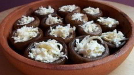 шампиньоны, запеченные с сыром в духовке