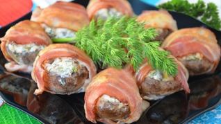 Шампиньоны запеченные в беконе в духовке