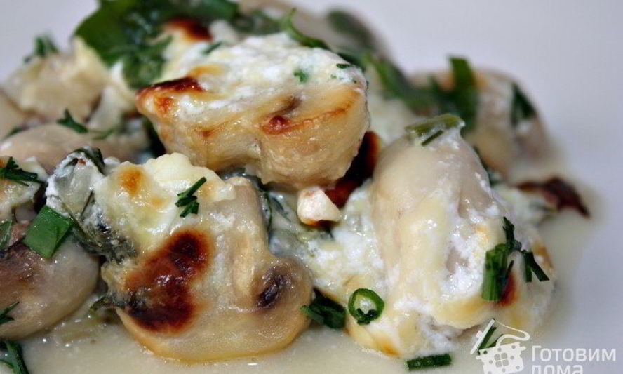 Рецепт шампиньонов запеченных в сметанно-сырном соусе