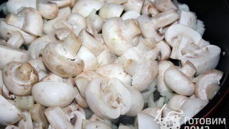 шампиньоны запеченные в сметанно-сырном соусе