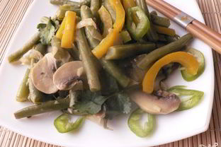 Тушеные грибы с овощами