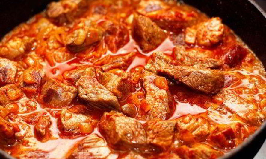 Рецепт гуляша говяжий с овощами в мультиварке